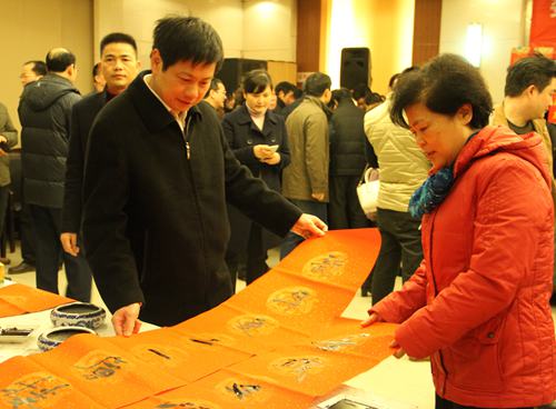 图为娄底市委常委、市纪委书记徐勇（左）和市委常委、宣传部长伍美华（右一）在现场指导IMG_8263.jpg
