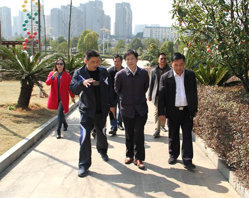 娄底建成首个廉政文化广场1.jpg