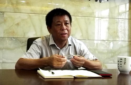 市供销社党组书记、理事会主任龚卫民主持并讲话.jpg