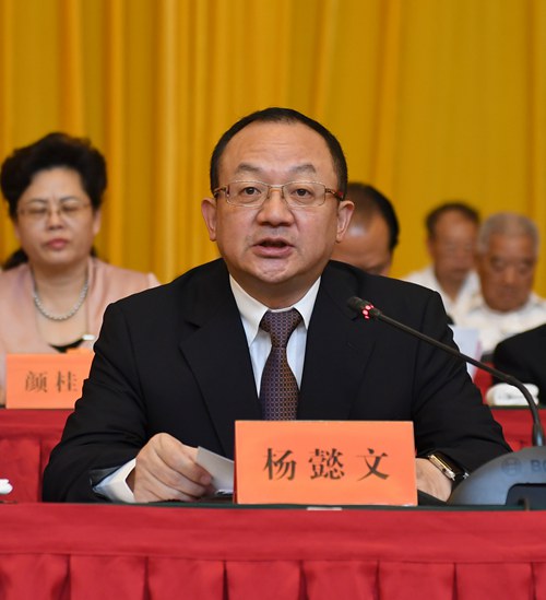 杨.jpg
